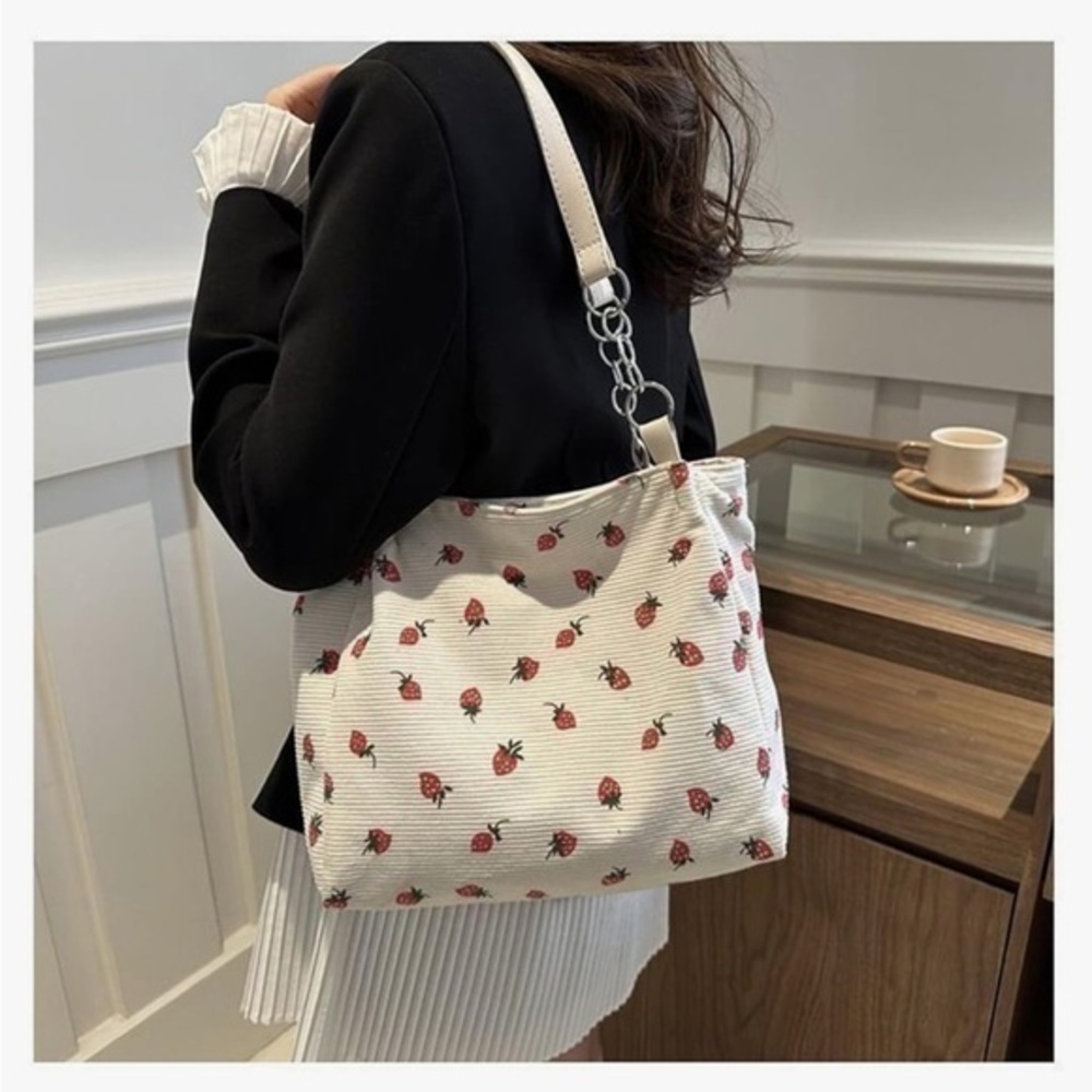 Strawberry print canvas tote bag - Picture 1 of 3